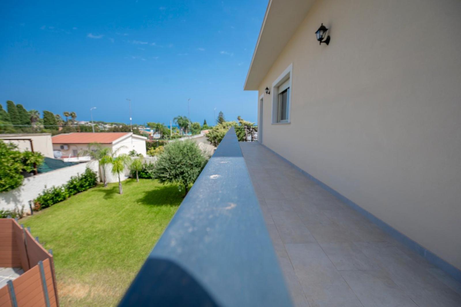 Villa Nisa Apartment Sea View Фонтане-Б'янке Екстер'єр фото